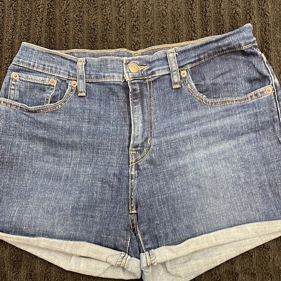 LEVI’S DENIM SHORTS - Picture 2 of 8